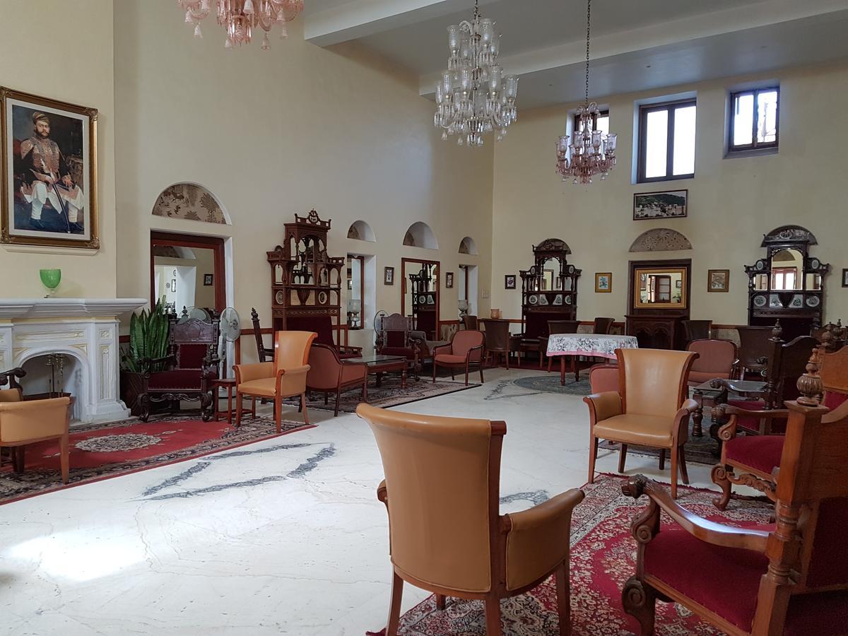Kesar Bhawan Palace Mount Abu Buitenkant foto